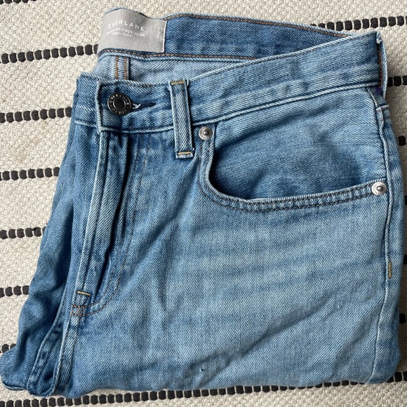 Everlane The Super-Soft Relaxed Straight Leg Jean in Vintage Light Blue - Picture 5 of 6